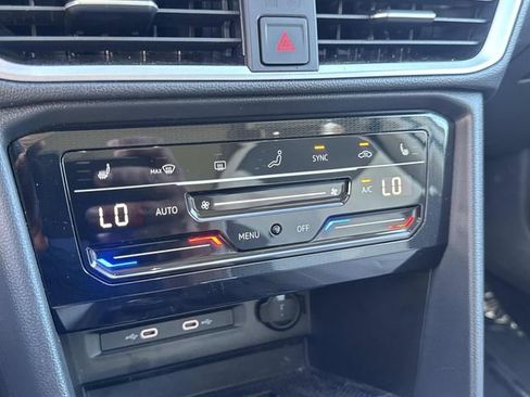 Certified 2025 Volkswagen Taos SE w/ Panoramic Sunroof Package image 25