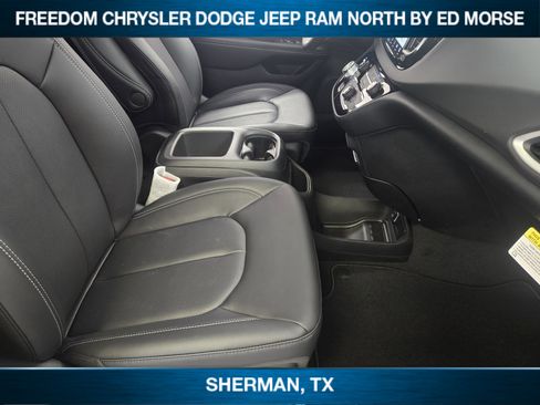 New 2026 Chrysler Voyager LX image 9