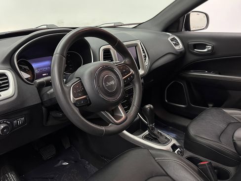 Used 2021 Jeep Compass Latitude w/ Driver Assistance Group FWD image 8