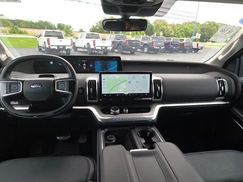 Used 2025 Ford Expedition Platinum AWD/4WD image 11