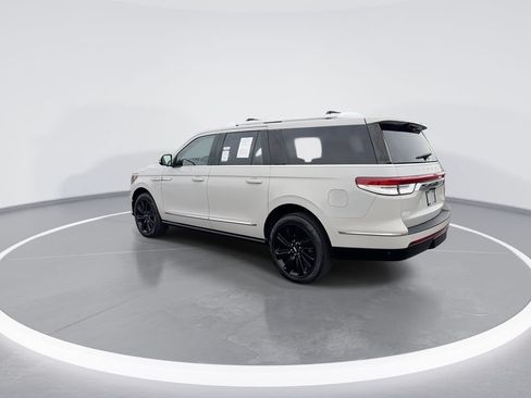 Used 2024 Lincoln Navigator L Reserve w/ Monochromatic Package AWD/4WD image 6