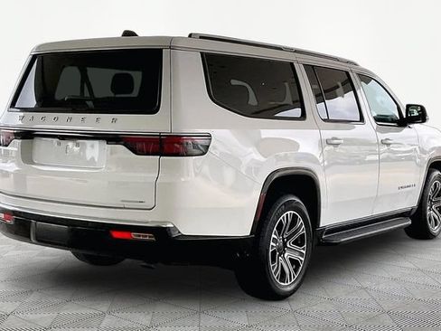 Used 2024 Jeep Wagoneer L Series II RWD image 5