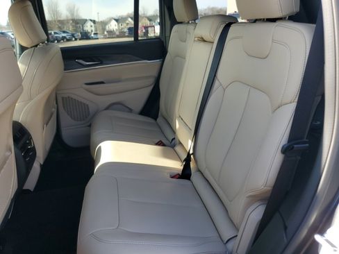 Used 2024 Jeep Grand Cherokee Limited image 30