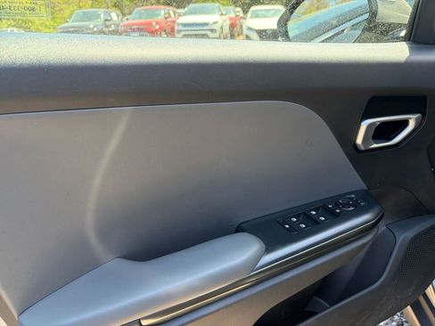 Used 2025 Kia K4 LXS FWD image 18