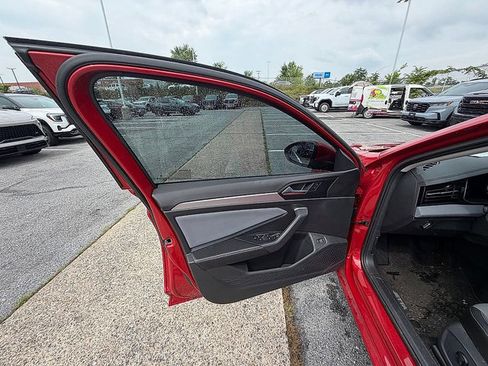 Used 2025 Volkswagen Jetta SE FWD image 26