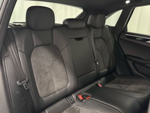 Used 2021 Porsche Macan AWD/4WD image 22