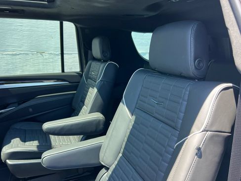 New 2026 Cadillac Escalade ESV Platinum Luxury AWD/4WD image 18