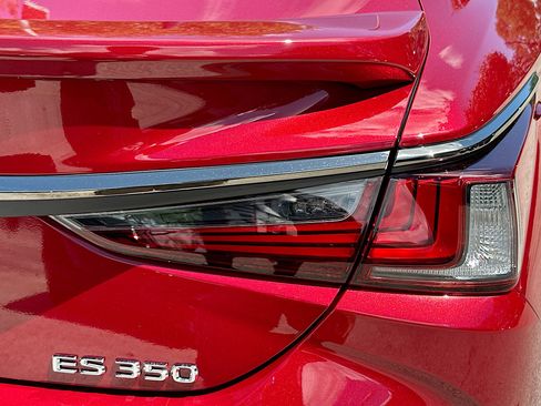 Used 2025 Lexus ES 350 w/ Accessory Package (Z2) image 31