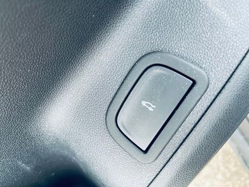 Used 2024 Chevrolet Traverse LT w/ Midnight/Sport Edition image 14