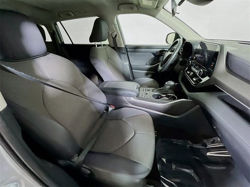 Certified 2024 Toyota Highlander LE image 25