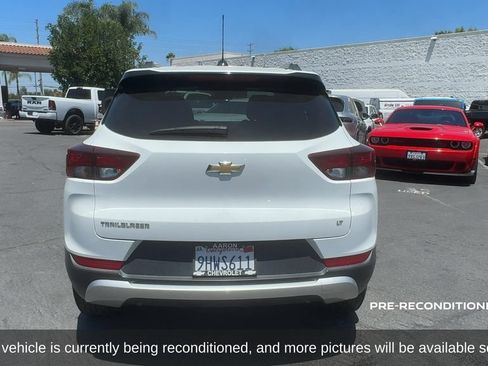Used 2023 Chevrolet TrailBlazer LT w/ Convenience Package FWD image 4