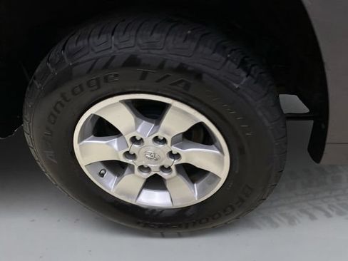 Used 2011 Toyota 4Runner SR5 w/ Premium Pkg w/Leather AWD/4WD image 18