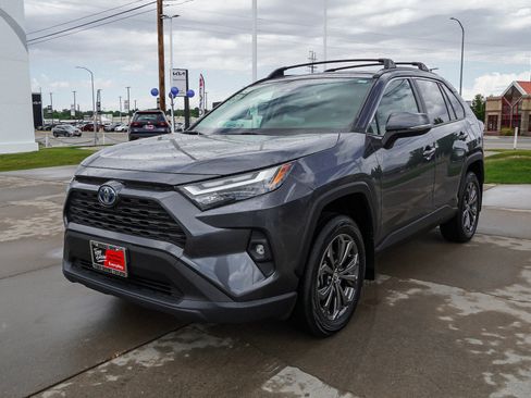 Certified 2023 Toyota RAV4 XLE Premium AWD/4WD image 4