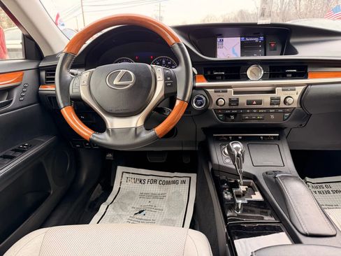 Used 2013 Lexus ES 300h image 10