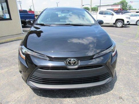 Used 2025 Toyota Corolla LE FWD image 2