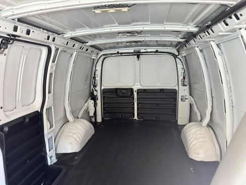 Used 2017 Chevrolet Express 2500 RWD image 38