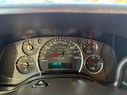 Used 2023 GMC Savana 3500 Extended w/ Power Convenience Package image 21