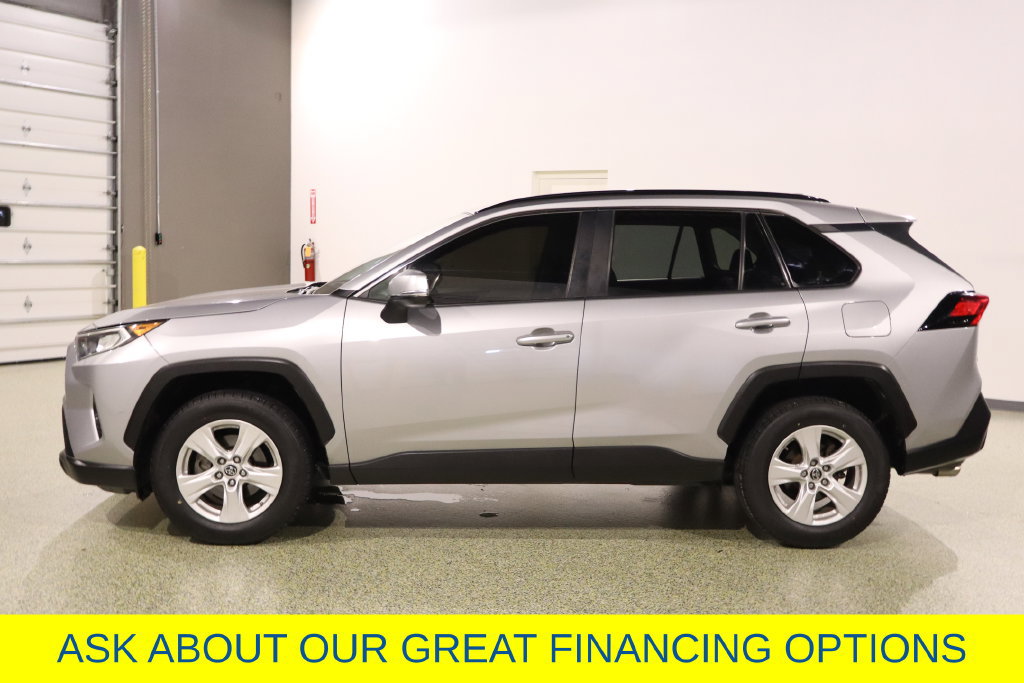 Used 2019 Toyota RAV4 XLE w/ Convenience Package FWD image 5