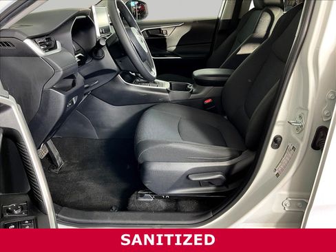 Used 2023 Toyota RAV4 LE AWD/4WD image 19