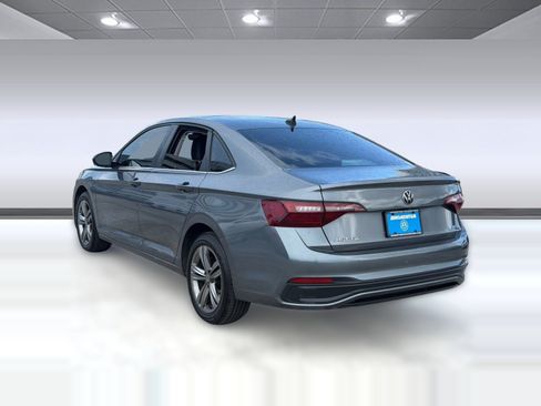 Used 2023 Volkswagen Jetta SE FWD image 3