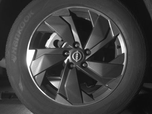 Used 2025 Nissan Rogue SV image 15