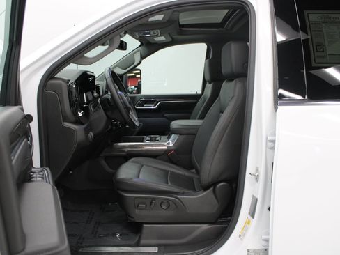 Used 2025 Chevrolet Silverado 2500 LTZ w/ Z71 Chrome Sport Edition image 13