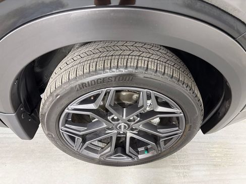 Certified 2025 Nissan Kicks SR FWD image 11