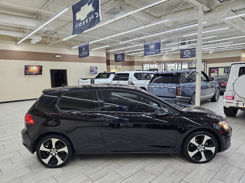 Used 2016 Volkswagen Golf S image 6