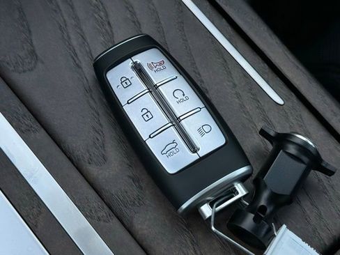 Used 2024 Genesis G80 image 35