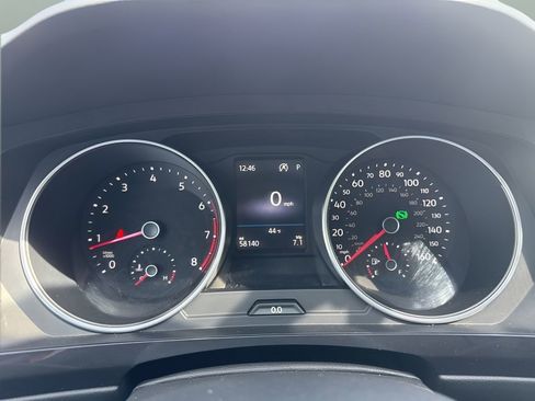 Used 2020 Volkswagen Tiguan SE w/ Panoramic Sunroof Package image 12