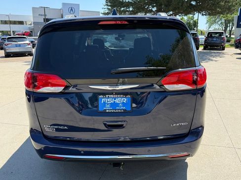 Used 2019 Chrysler Pacifica Limited w/ Advanced Safetytec Group FWD image 5