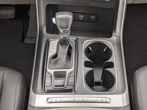 Certified 2023 Kia Carnival LX image 16