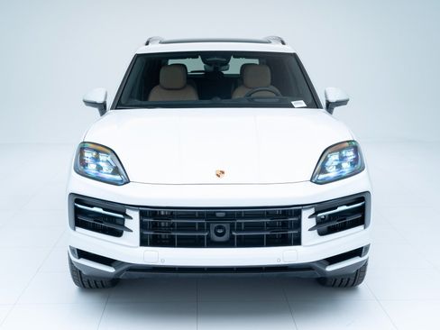 Used 2026 Porsche Cayenne AWD/4WD image 6