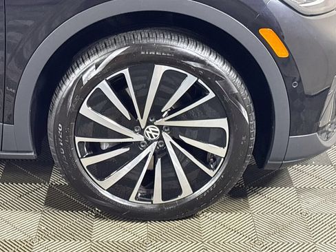 Certified 2025 Volkswagen ID.4 Pro AWD/4WD image 24