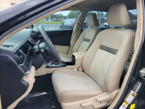 Used 2014 Toyota Camry FWD image 18