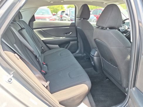 Certified 2025 Hyundai Elantra SEL FWD image 33