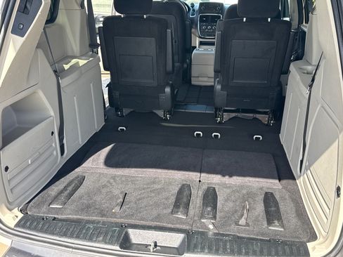 Used 2014 Dodge Grand Caravan SXT FWD image 7