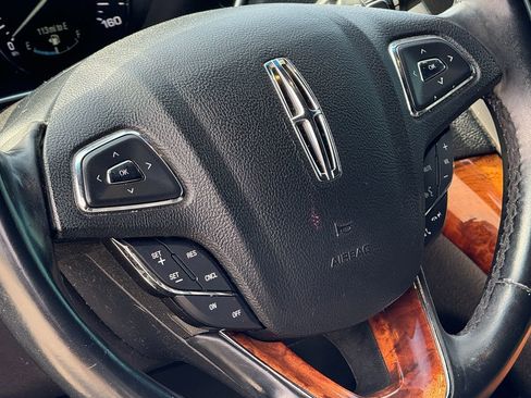 Used 2016 Lincoln MKX Select image 24