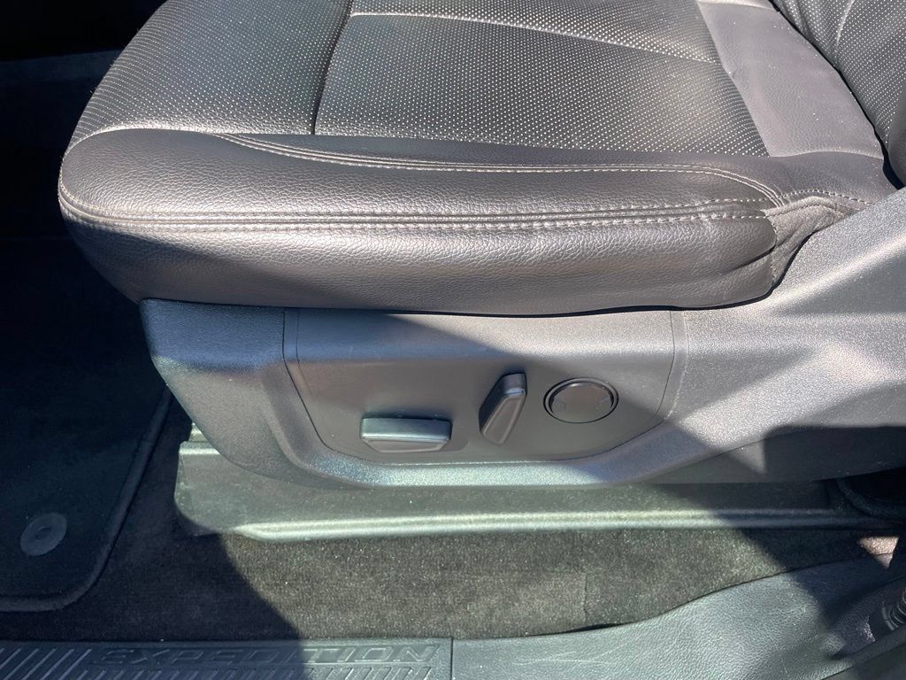 Used 2020 Ford Expedition XLT w/ Equipment Group 202A RWD image 13