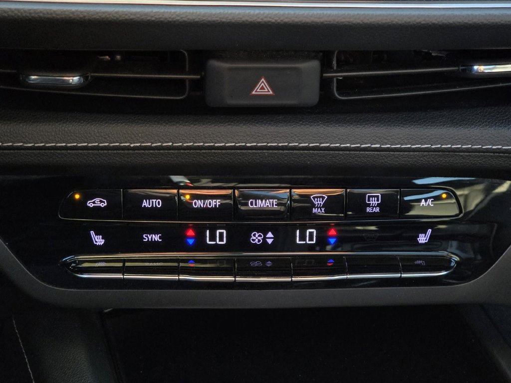 Used 2021 Buick Envision Essence w/ Technology Package I AWD/4WD image 27