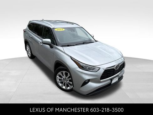 Used 2021 Toyota Highlander Limited AWD/4WD image 3