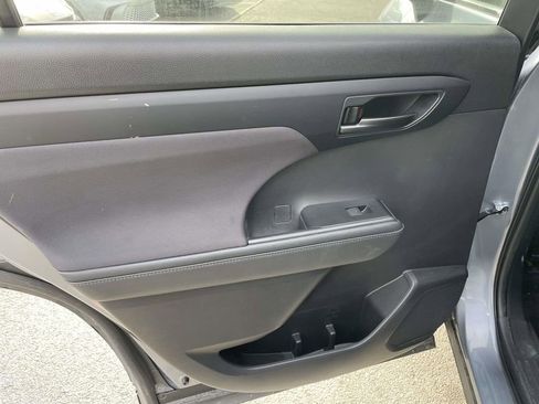Used 2023 Toyota Highlander LE image 22