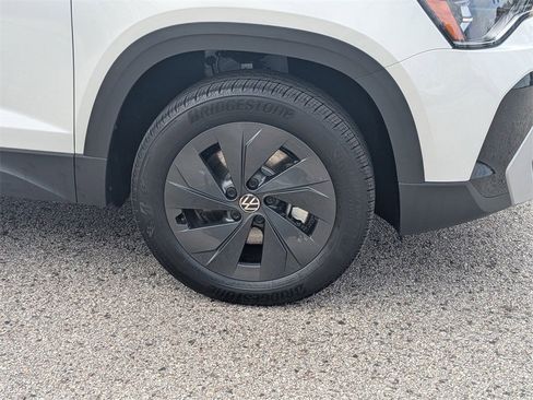 New 2026 Volkswagen Taos S image 13