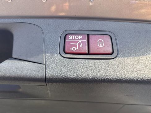 Used 2022 Mercedes-Benz GLC 300 GLC 300 w/ Premium Package Lite image 19