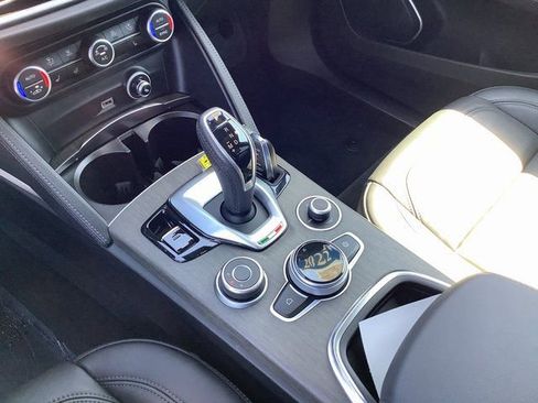 Used 2022 Alfa Romeo Stelvio Ti image 17