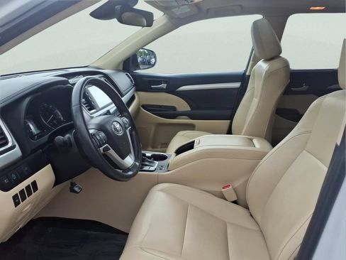 Used 2019 Toyota Highlander XLE AWD/4WD image 20