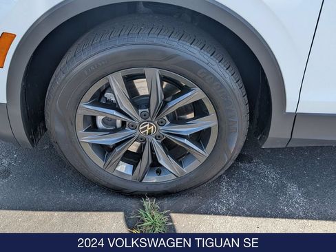 Used 2024 Volkswagen Tiguan SE AWD/4WD image 10