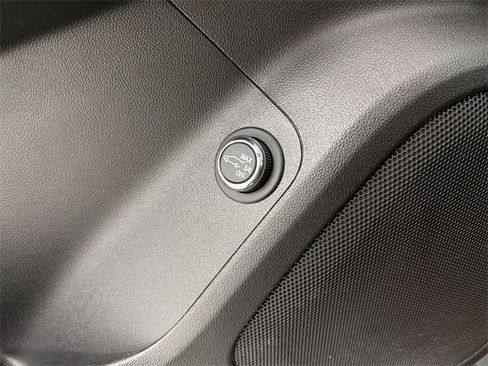 Certified 2023 GMC Acadia SLE w/ Driver Convenience Package image 26