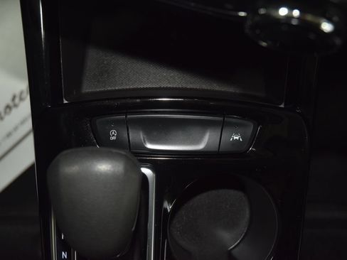 Used 2025 Chevrolet Trax LT w/ Driver Confidence Package FWD image 31