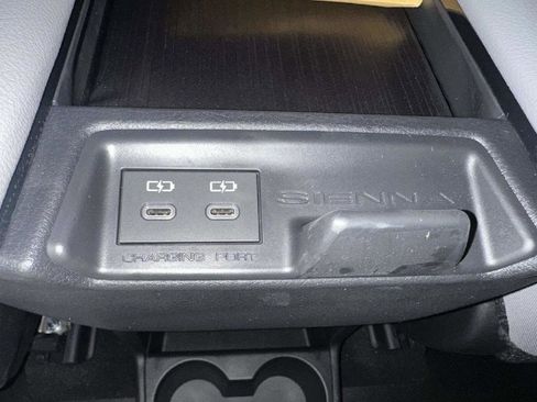 Used 2025 Toyota Sienna LE image 14